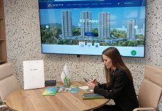 Ипотечный специалист «Сбер Банка» в офисе продаж группы компаний «Мастерстрой ДВ»